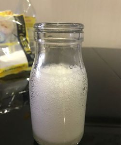 ​白醋加小苏打产生的气体是什么,醋与小苏打混合后产生的气体是什么颜色