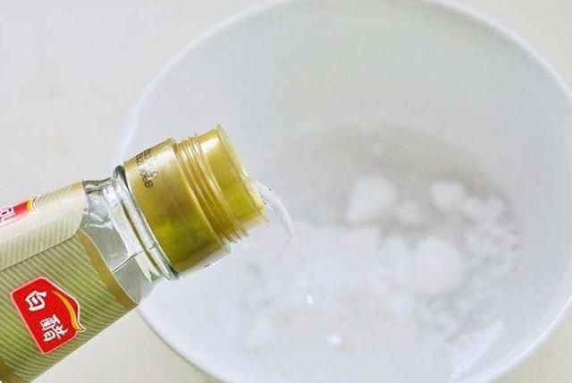 醋与小苏打混合后产生的气体是什么颜色