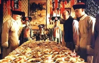 ​慈禧1顿饭配100道菜，吃不完的怎么处理？