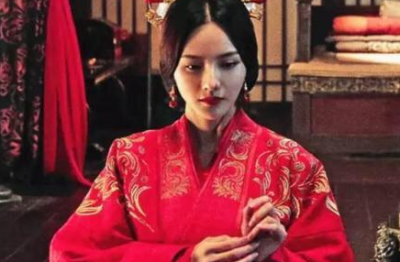 ​甄宓作为袁绍的儿媳妇 曹操父子为何一直惦记他的儿媳