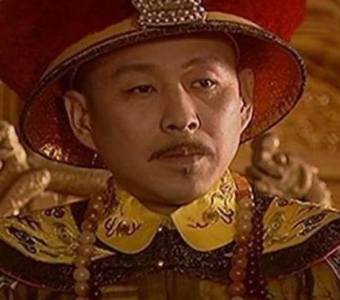 ​康熙第一个看到乾隆的时候 康熙为什么直接放下手里的杯子