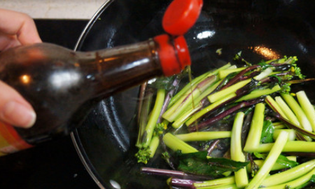 怎么炒红油菜头,红油菜头的做法大全图8