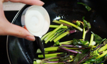 怎么炒红油菜头,红油菜头的做法大全图7