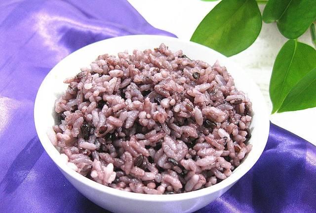 减肥的最佳碳水，减肥的人不能吃碳水么？哪些食物有优质碳水？图1