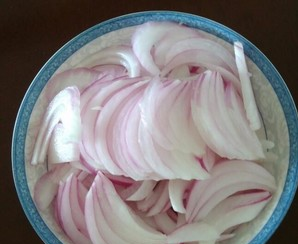 吃凉拌洋葱有什么好处,凉拌洋葱功效与作用及禁忌图5