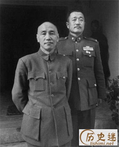 杜聿明(右)图片