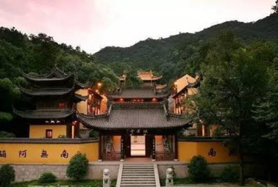 ​灵隐寺在哪个地方具体的位置，灵隐寺的历史沿革