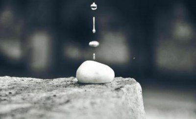 ​水滴石穿下一句是什么，水滴石穿是什么意思