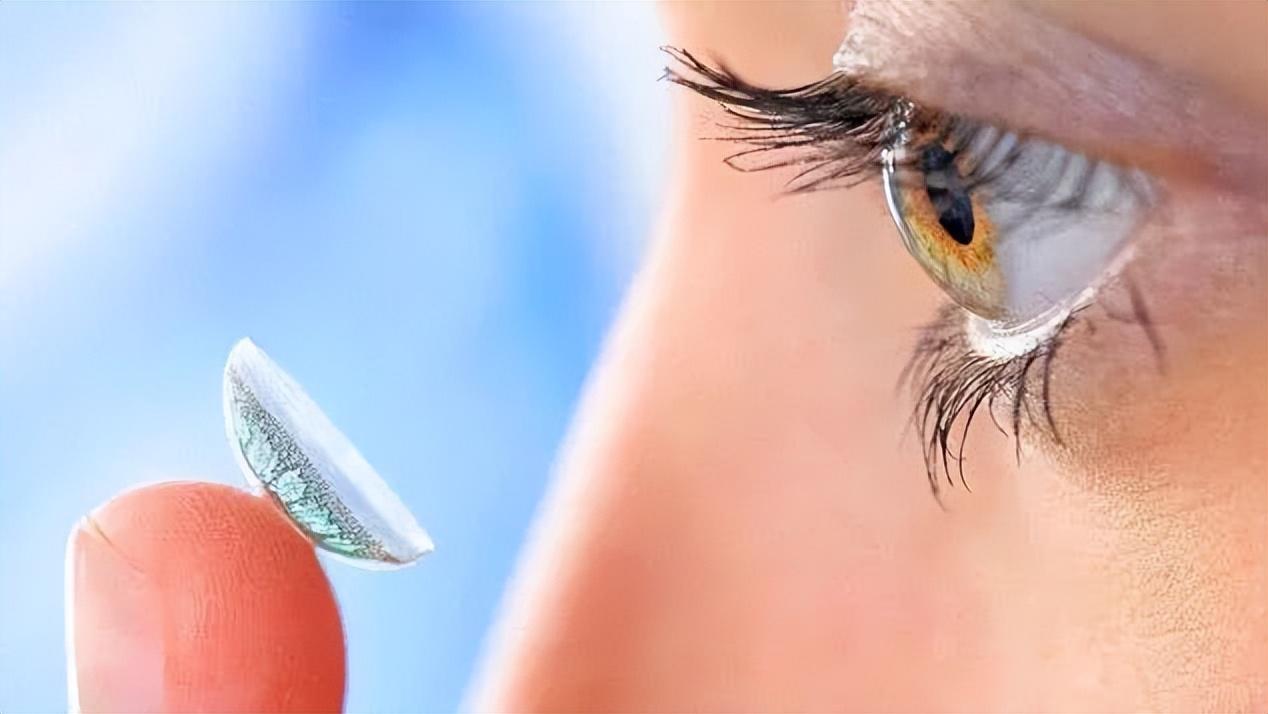正确戴隐形眼镜的方法与步骤（戴隐形眼镜的技巧有哪些）