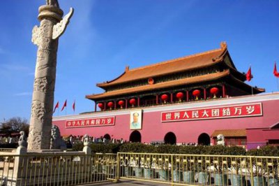 ​天安门前的石柱子叫什么，华表的作用是什么