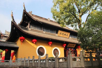 ​大雄宝殿内有哪三尊佛，大雄宝殿供奉的是什么佛