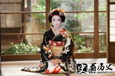 ​日本和服发展历史简介 和服为什么要背个枕头？