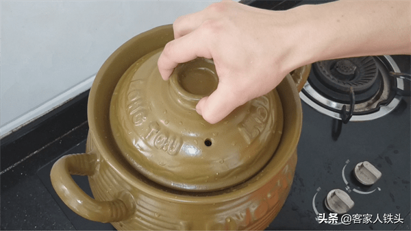 乌骨鸡炖什么有营养(乌骨鸡怎么炖汤好吃营养)
