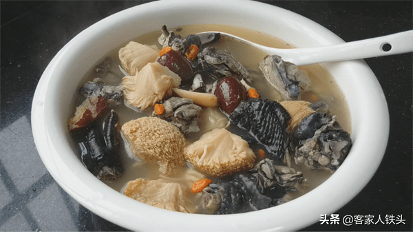 乌骨鸡炖什么有营养(乌骨鸡怎么炖汤好吃营养)