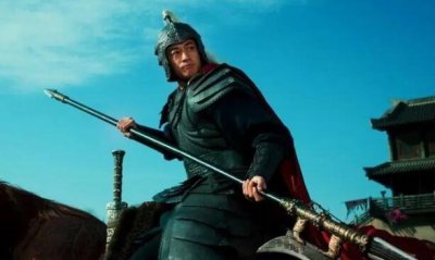 ​方天画戟多重？和关羽的青龙偃月刀哪个重？
