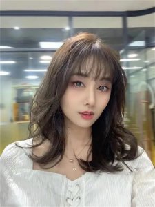 ​中长发卷发发型图片女减龄2023