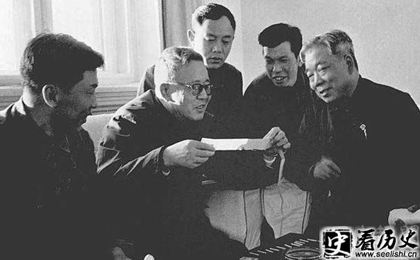华罗庚研讨数学图