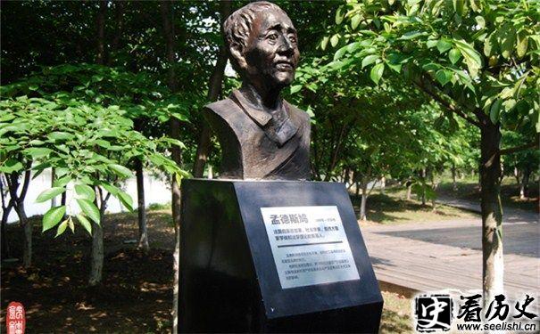 孟德斯鸠雕像
