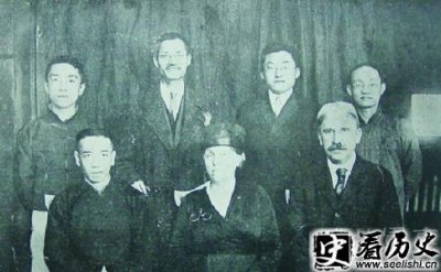​浅谈人们对约翰·杜威的评价是怎么说的