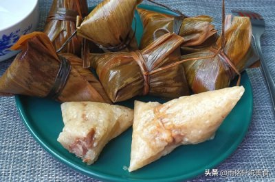 ​正宗肉粽子的做法，还不会的都看看，学会包给家人吃，咸香软糯