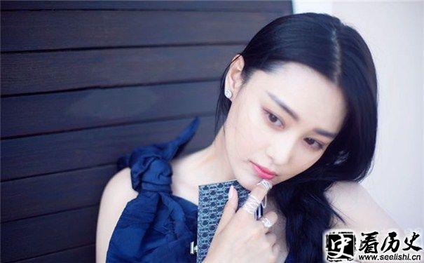张馨予照片