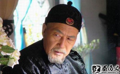​清朝大臣张廷玉简介 张廷玉六尺巷是什么