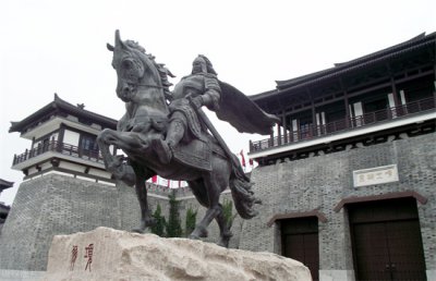 ​项羽被谁杀死了 历史新戏说：项羽没有自杀，他是被爱妻虞姬杀死的