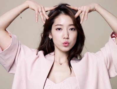 ​嘴唇皮干是什么原因（嘴唇干燥起皮是什么原因？撕嘴皮有什么危害？干燥起皮吃