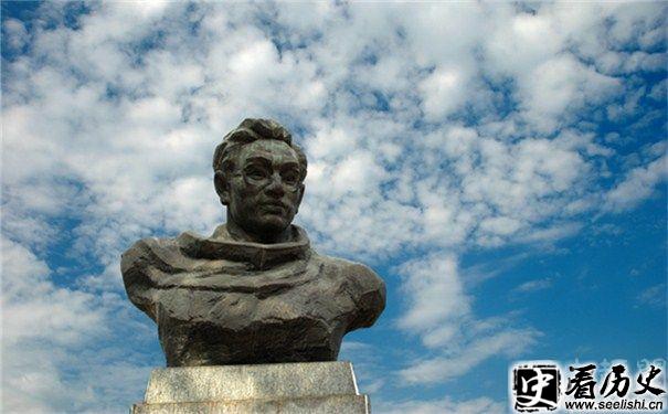 张太雷雕塑