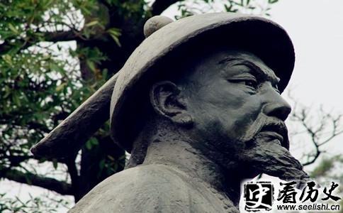 林则徐雕像