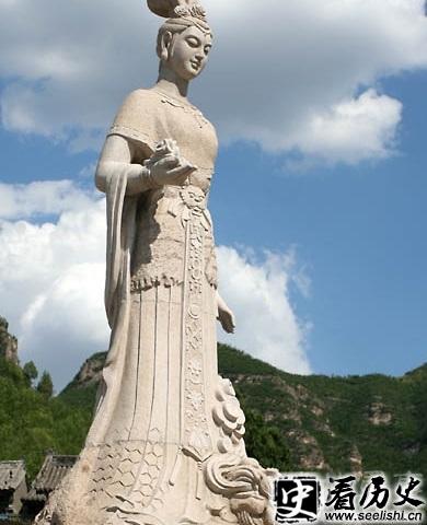 女娲雕像