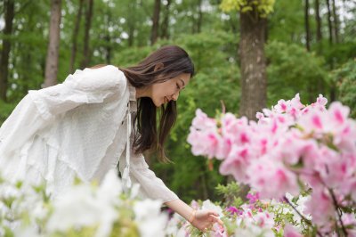 ​判断女生单纯还是装纯（判断女生单纯还是装纯女人裸体姿态）