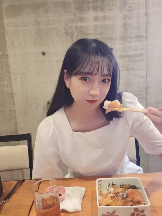 百夫长女骑士楠木花菜美图分享，OL气质拿捏的死死的！