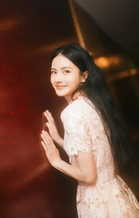 “最美甄宓”张芷溪粉色性感长裙写真合集