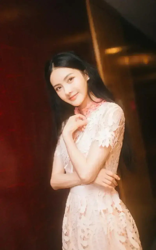 “最美甄宓”张芷溪粉色性感长裙写真合集