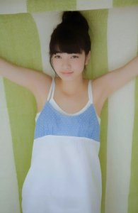 ​日本时尚模特小松菜奈高清美图分享，清凉萌妹纯真可爱！