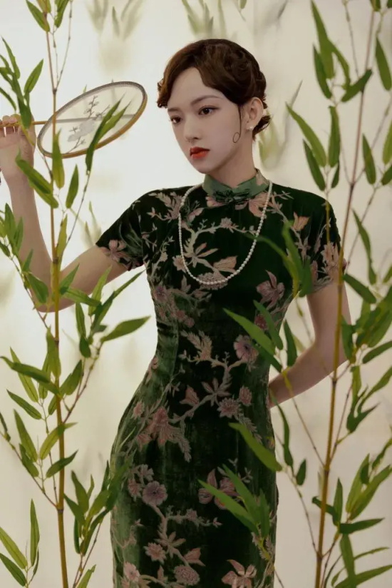 程潇尽显古典风格的旗袍写真合集