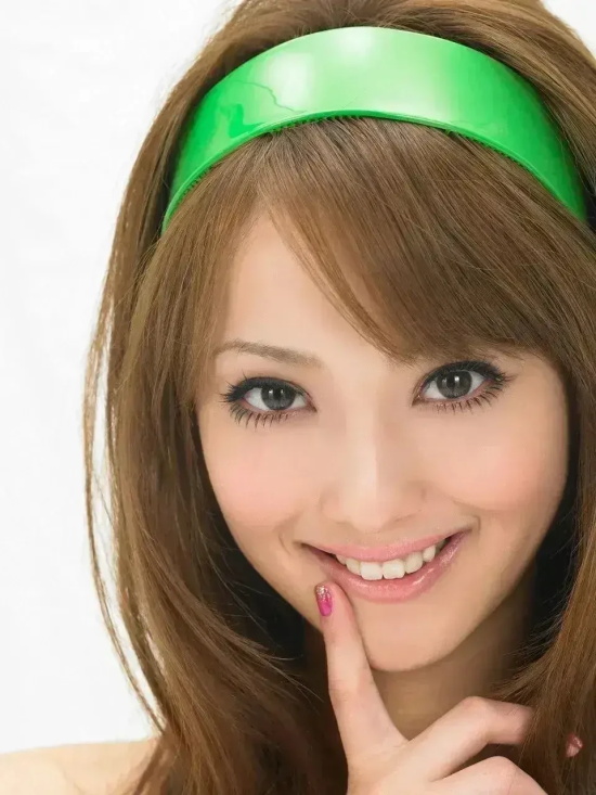 日本演员佐佐木希，微醺而又清凉的美少女