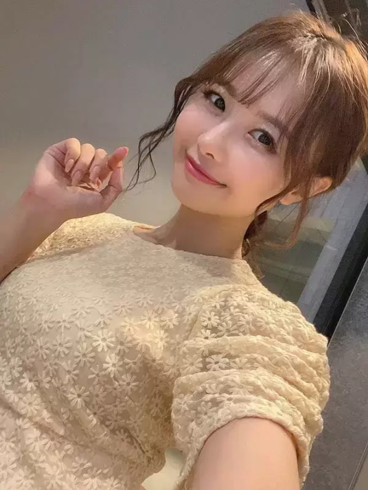 南妹相泽南美图分享，媚到骨子里！