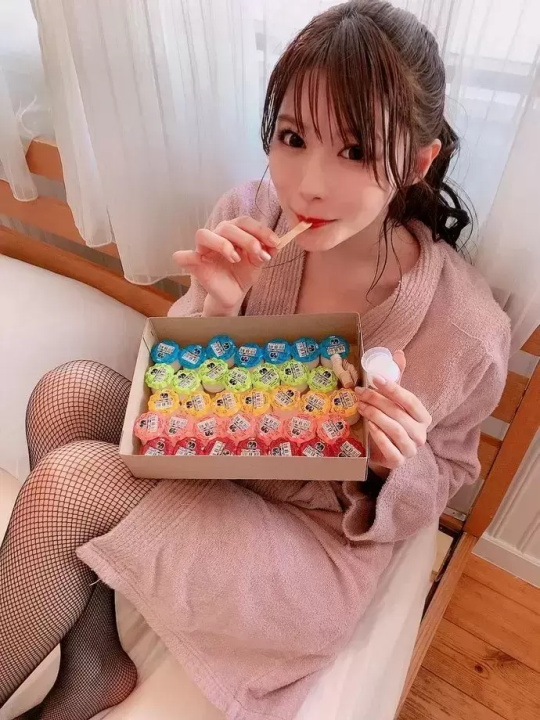 南妹相泽南美图分享，媚到骨子里！