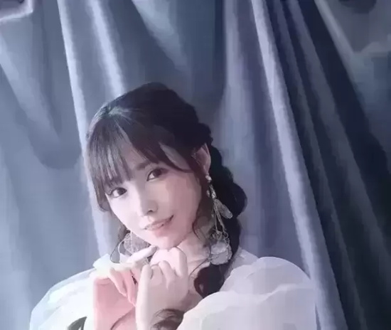小恶魔老师翼葵写真分享，普攻千男斩达成者！