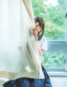 ​朝气蓬勃的透明感少女：小坂菜绪
