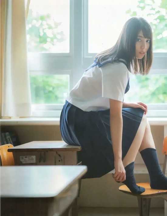 朝气蓬勃的透明感少女：小坂菜绪