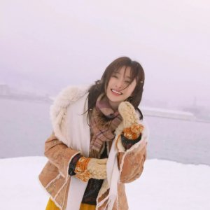 ​秦岚：优雅慵懒尽显少女感的冬季写真