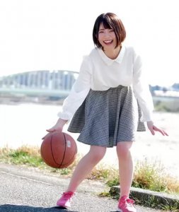 ​新生代霸者葵いぶき写真分享，俏丽的短发造型！