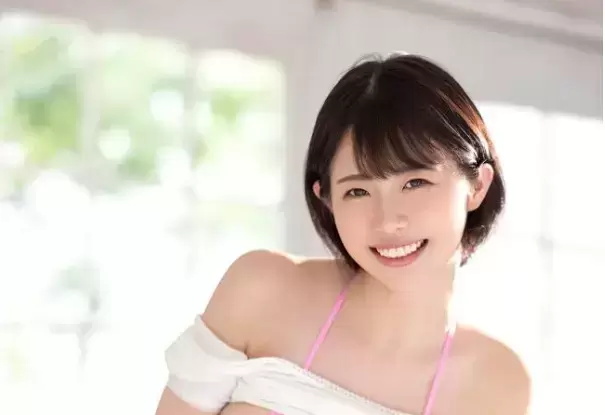 新生代霸者葵いぶき写真分享，俏丽的短发造型！