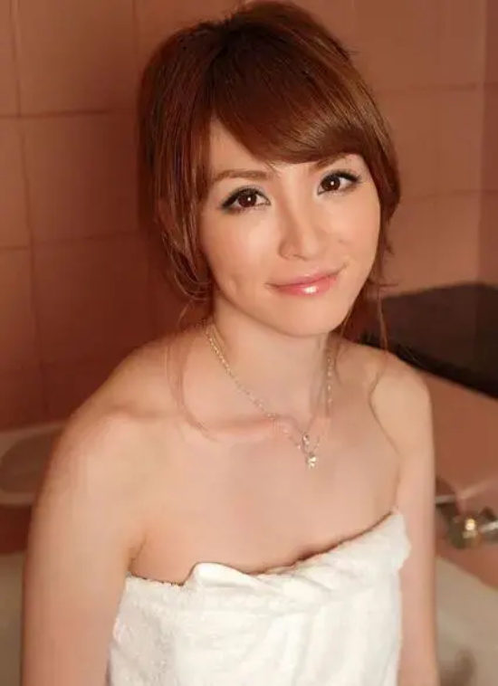 日本明星大桥未久美图分享，姐姐的酒窝最甜！