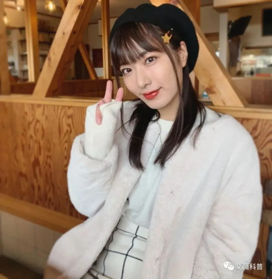 以大长腿示人的由爱可奈写真分享，真宅男杀手！