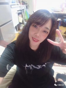 ​爱拍片的水嶋百合子写真分享，C罩杯的王者！