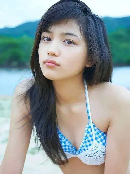 纯真少女川口春奈气质太脱俗，不愧是日版沈佳宜！